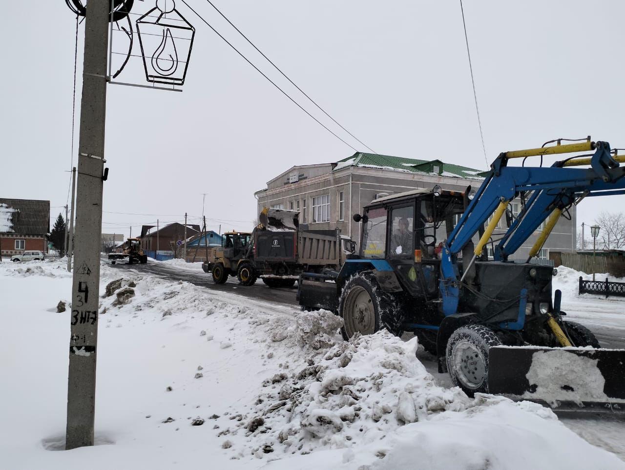 Уборка и вывоз снега.